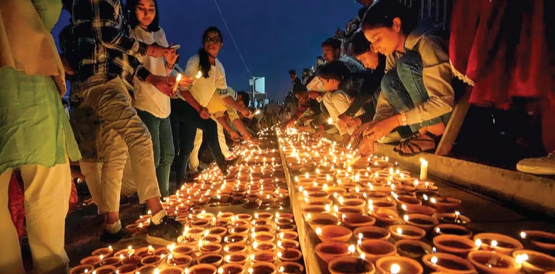 এত আলো জ্বালিয়েছ...