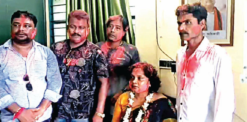 দলের সদস্যদের ভোটেই পঞ্চায়েত হাতছাড়া তৃণমূলের, নতুন প্রধান বিজেপি নেত্রী অপর্ণা