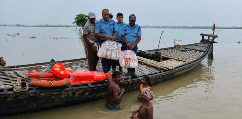 ভূতনিতে জল নামতে শুরু করেছে, তবে গঙ্গা এখনও চরম বিপদসীমার উপর দিয়ে বইছে