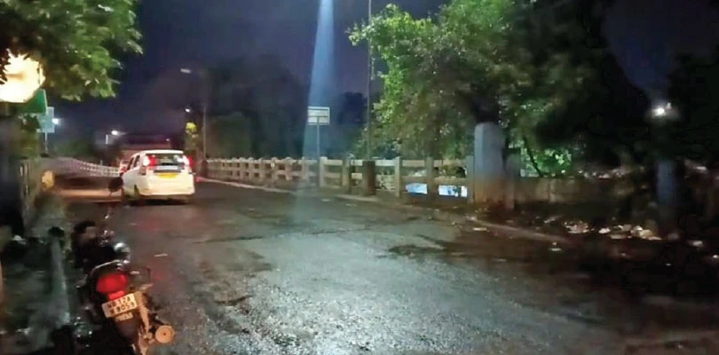 ছোটো গাড়ির জন্য খুলে গেল বালি ব্রিজ সংযোগকারী অ্যাপ্রোচ রোড, বাস-ভারী যান চলাচলে নিষেধাজ্ঞা