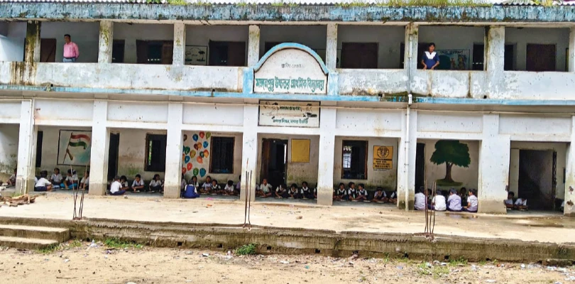 রামনগরে বিপজ্জনক স্কুলভবনেই চলছে শতাধিক পড়ুয়ার পঠনপাঠন