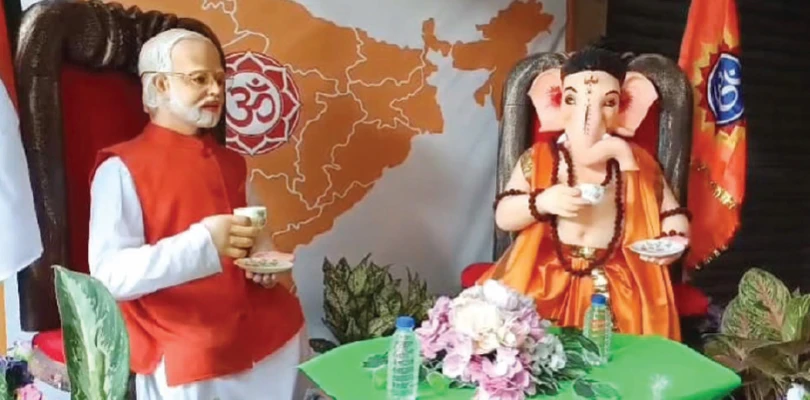 ‘হিন্দু রাষ্ট্রে’ গণেশের সঙ্গে মোদির ‘চায়  পে চর্চা’! থিম ঘিরে তোলপাড় বেলুড়ে