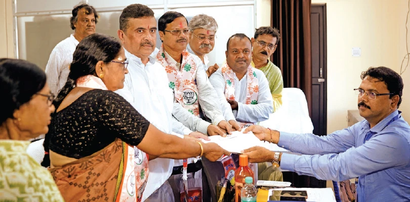 হলদিয়ায় বিজেপি প্রার্থীর মনোনয়ন মিছিলে শুভেন্দু