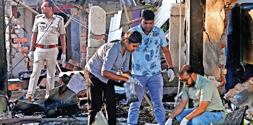 বারুইপুরের বিস্ফোরণস্থলে তিন সদস্যের ফরেনসিক দল