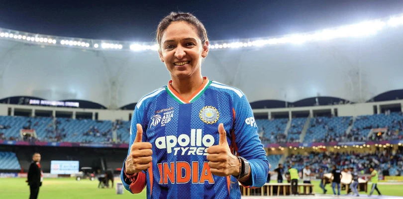 বোর্ডের নির্দেশ মেনেই নাকভির থেকে ট্রফি নেননি হরমনপ্রীতরা