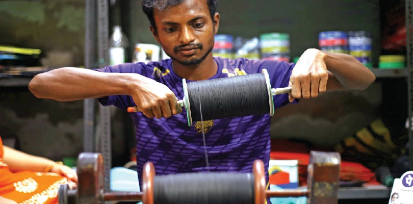 সাইজ ২৮! দাম বাড়লেও মাত নয়া প্রজন্ম, বাজারে ঘুড়ির চাহিদা একইরকম, খুশি বিক্রেতারা