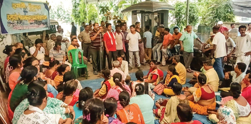 চুঁচুড়ায় পুরকর্মীদের আন্দোলন প্রত্যাহার, স্বস্তি এলাকাবাসীর