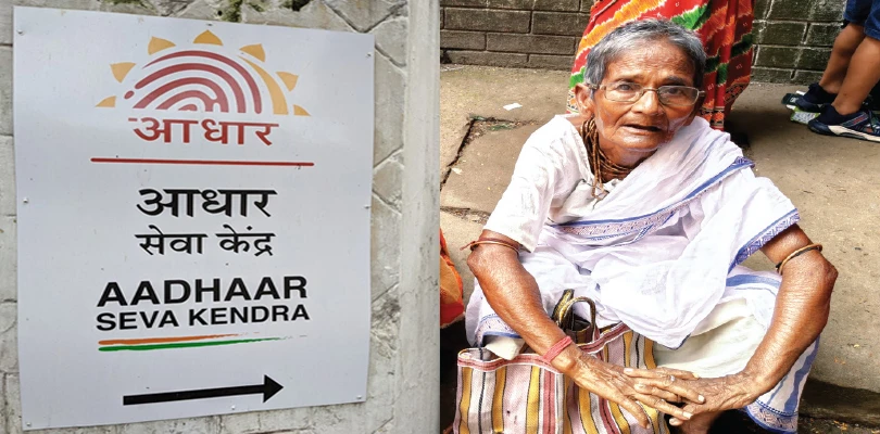 ভোররাত থেকে বসেও আধার আপডেট হয়নি, ক্ষুব্ধ বৃদ্ধা