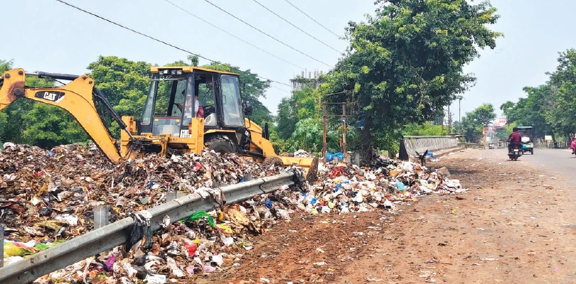 কৌশিকী অমাবস্যার পর জঞ্জালের স্তূপ তারাপীঠে, চিলা কাঁদরের পাড়ে দূষণ