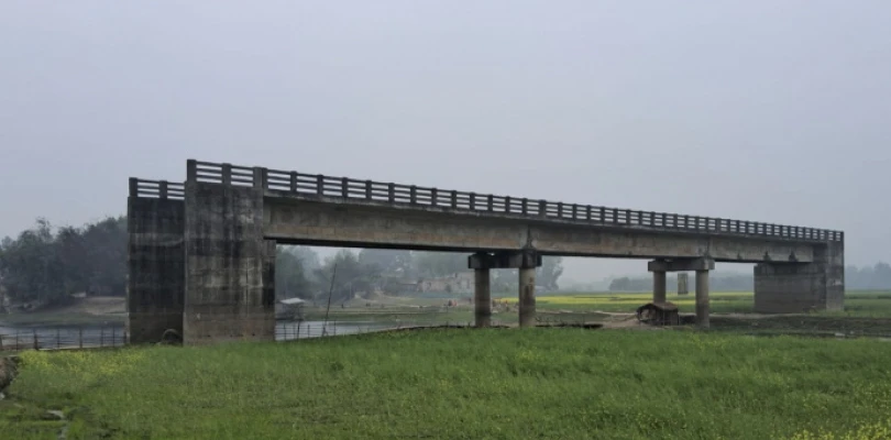 সেতু আছে, রাস্তা নেই, আক্ষেপ রতুয়ার বাসিন্দাদের