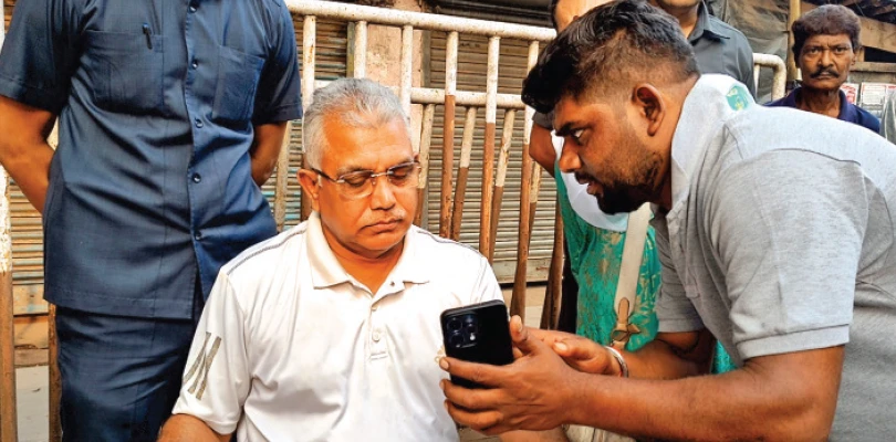 খড়্গপুর পুরসভায় অনাস্থা ইস্যুতে ‘বন্ধু’ প্রদীপকে তোপ দিলীপের
