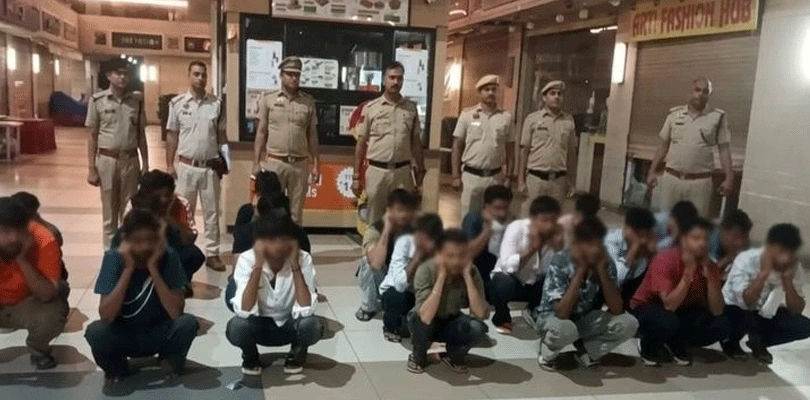 স্পা সেন্টারের আড়ালে অনৈতিক কাজ