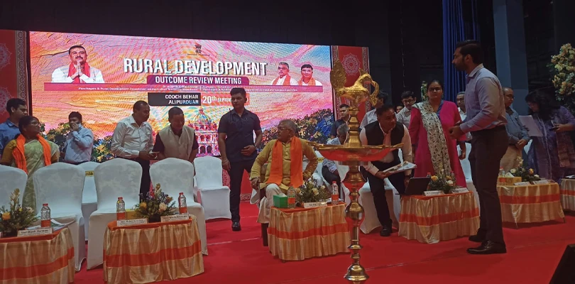 কোচবিহারে পঞ্চায়েত ও গ্রামোন্নয়ন দপ্তরের পর্যালোচনা বৈঠকে মন্ত্রী দিলিপ ঘোষ