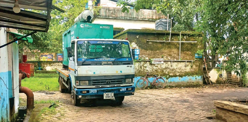 মোমবাতি ও মোবাইল ফোনের  আলোয় চিকিৎসা হাসপাতালে, হাসপাতালে লোডশেডিং, বিকল জেনারেটর