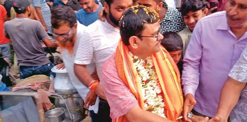 নতুন প্রতীক পাওয়া প্রার্থীদের প্রচার জমল না প্রথম রবিবার, নজর কাড়লেন শাখারভ