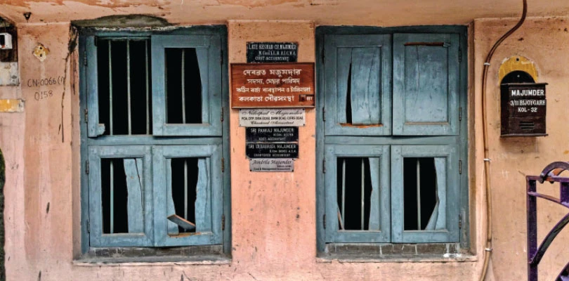 রাত নামতেই জেলায় জেলায় তাণ্ডব, বাম পার্টি অফিস ভাঙচুর, হত তৃণমূল কর্মী, অভিযুক্ত বিজেপি