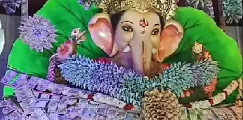 গণেশ প্রতিমায় ১ কোটি ৯৩ লক্ষের নোট