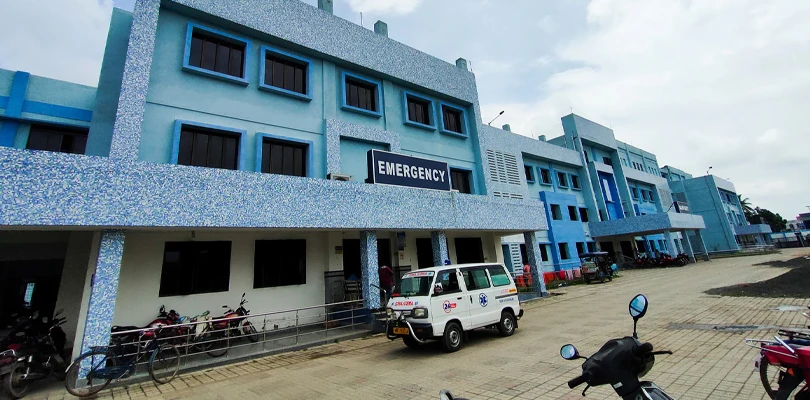 তারকেশ্বর হাসপাতালে অ্যাম্বুলেন্স অমিল, প্রসূতিকে নিয়ে সাড়ে ৩ ঘণ্টার অপেক্ষা!