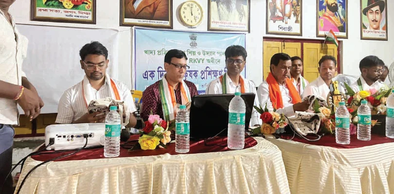 ওন্দার নিকুঞ্জপুরে চাষিদের গামবুট বিলি