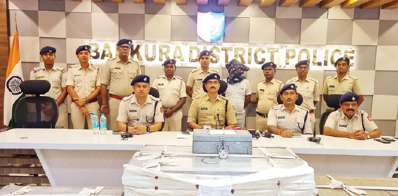 মেজিয়ায় বাড়ি থেকে ২৭৫ কেজি গাঁজা উদ্ধার, ধৃত যুবক
