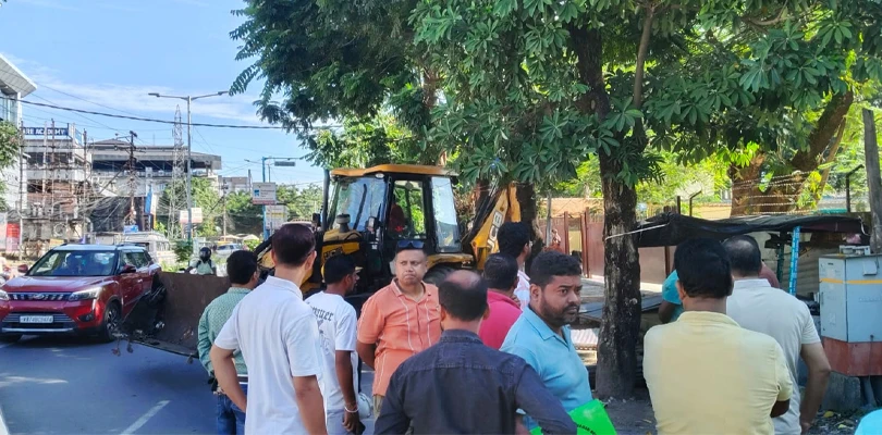 শিলিগুড়ি শহরের আড়াই মাইলে জবর দখল উচ্ছেদ অভিযান পুরসভার