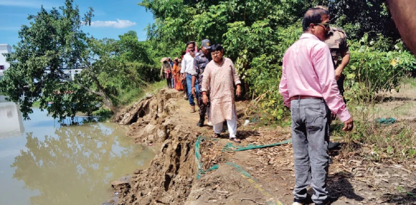 ফের ভাগীরথীর ভাঙনের কবলে কয়েক বিঘা জমি ও তিনটি বাড়ি