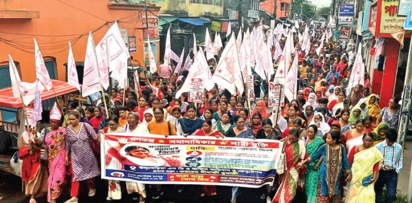অন্নপূর্ণা যোজনার সমস্যা মেটাতে  আসরে গণতান্ত্রিক মহিলা সমিতি