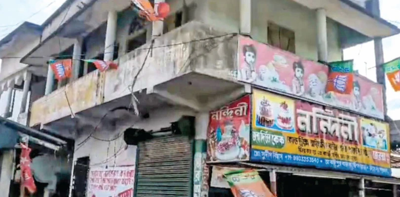 দলীয় কার্যালয় দখলের অভিযোগ, সিপিএম ও বিজেপির সংঘর্ষে উত্তেজনা গোপালনগরে