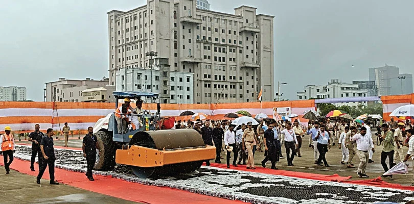 দমকলের সরঞ্জাম উদ্বোধন, কাফ সিরাপে রোলার চালালেন মুখ্যমন্ত্রী