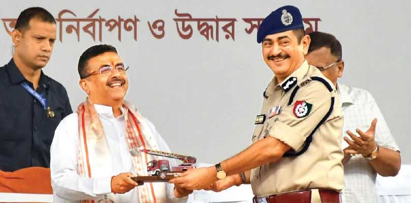 রাস্তায় না ঘুরে কাজে মন দিন, দুই মন্ত্রীকে হুঁশিয়ারি মুখ্যমন্ত্রীর