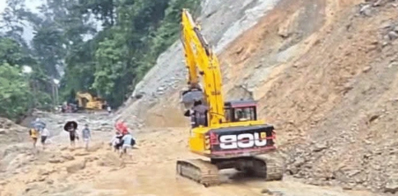 ১২ ঘণ্টার মধ্যে সিকিমে ফের ধস, অবরুদ্ধ সড়ক, ব্যাহত যান চলাচল