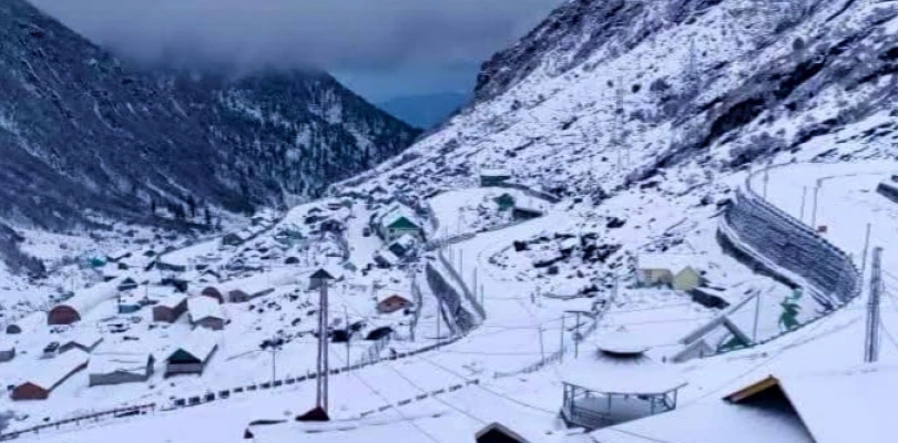 ফুঁসছে তিস্তা, ধসে বিধ্বস্ত পাহাড়, পুজোর আগে তুষারের চাদরে ঢাকল সিকিম