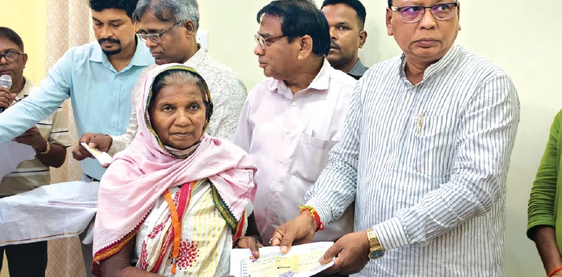 কেন্দুপাতার বান্ডিলের দাম ১০০ টাকার বেশি করার পরিকল্পনা রয়েছে: মন্ত্রী ক্ষুদিরাম টুডু