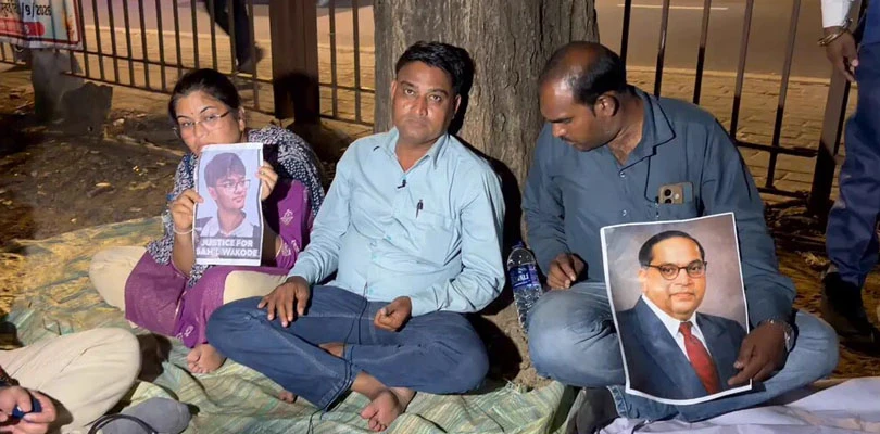 আজাদ ময়দানে অনশনে সাহিলের বাবা-মা