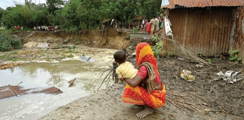 তলিয়ে গেল ঘরবাড়ি ও ধানের গোলা খোলা আকাশের নীচে বাসিন্দারা