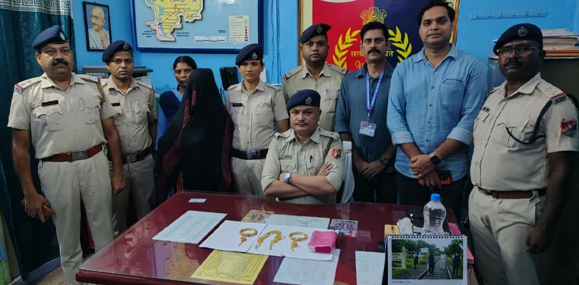 মালদহ স্টেশনে ধৃত দম্পতি, কি নিয়ে ধরা পড়ল জানেন?
