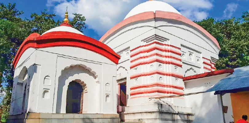 শরতে দুর্গারূপে পূজিতা হন দেবী কামতেশ্বরী, ১৬৬৫ খ্রিস্টাব্দে প্রতিষ্ঠা করেন মহারাজা প্রাণনারায়ণ