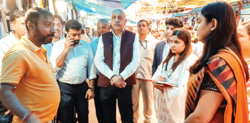 হাওড়া ময়দানে হকারদের সঙ্গে  সাক্ষাৎ প্রধানমন্ত্রীর উপদেষ্টার