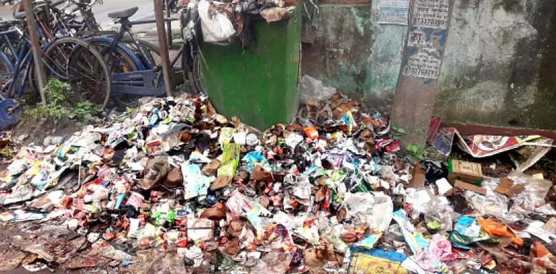 পঞ্চায়েত সমিতির গাড়ি আসছে না, নানা জায়গায় জমছে আবর্জনার পাহাড়