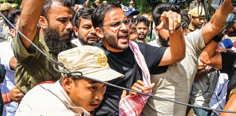 ককরোচ দমনে মরিয়া বিজেপি, জ্ঞানেশ-বিক্ষোভের আগেই স্কুল ইস্যুতে ধুন্ধুমার অসমে, আটক রাঙ্কা
