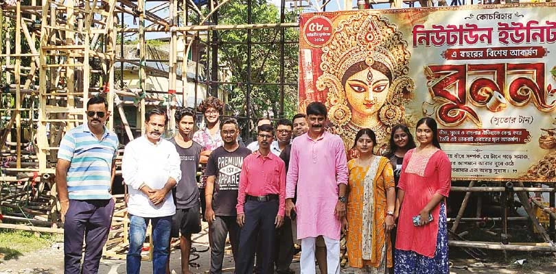 এবার দুর্গাপুজোয় রঙিন সুতোর কারুকাজ দেখা যাবে কোচবিহার নিউটাউন ইউনিটের প্যান্ডেলে
