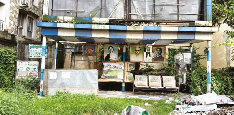 মনীষীদের ‘শ্রদ্ধা’ জানানো শুধু মালা দেওয়াতেই শেষ? ক্ষুব্ধ বারাসতবাসী
