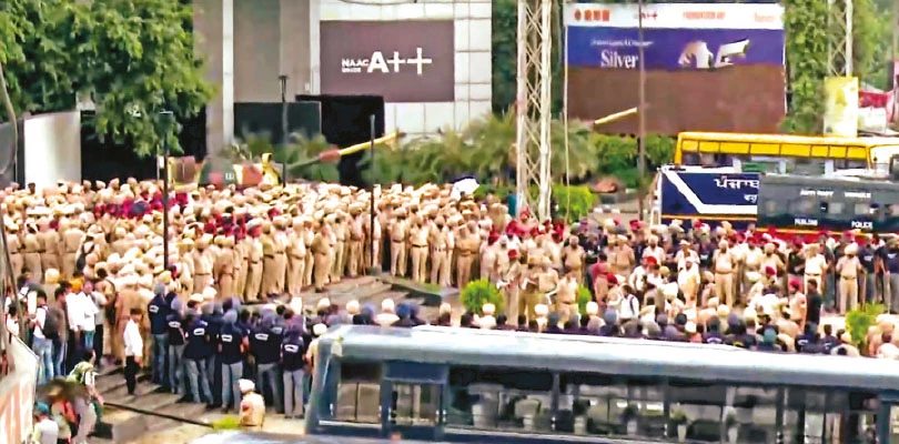 শান্তি ফিরল পাঞ্জাবের বিশ্ববিদ্যালয় ক্যাম্পাসে, বাড়ি ফিরছেন পড়ুয়ারা