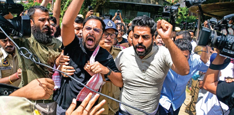 আরশোলা পারে, কিন্তু বিরোধীরা?