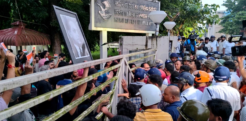 এসআরএফটিআই: নিন্দা টলি পাড়ার