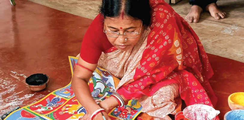 মৃত্যুভয় দূরে সরিয়ে খচ্চর বাহিনীর পট আঁকেন পাত্র সায়রের কৃপাময়ী দেবী