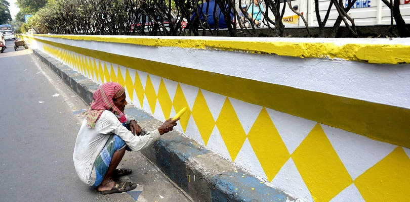 সাজ বদল, মোদির সফরের আগেই তিলোত্তমা ‘বাসন্তী’