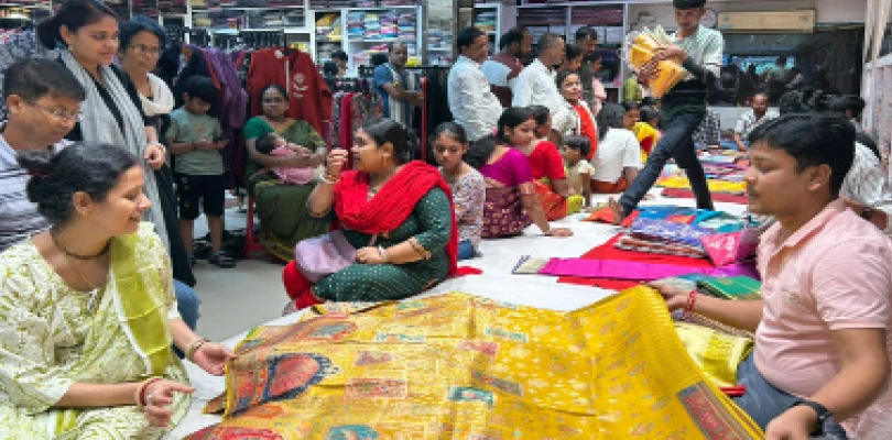 সোশ্যাল মিডিয়ার হাত ধরে ফিরছে ৮০-৯০ দশকের ফ্যাশান, উৎসাহী তরুণ প্রজন্ম
