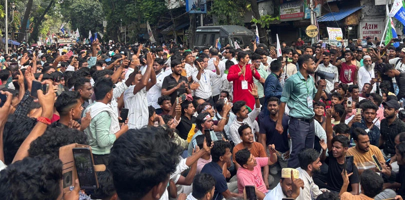 তিনটি পৃথক কর্মসূচিতে অবরুদ্ধ ধর্মতলা, যানজট