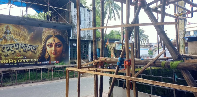 পূর্ব মেদিনীপুরে নতুন ৩০০টি পুজোর আবেদন থানায়, নানা থিমে সাজছে তমলুকের বিভিন্ন মণ্ডপ